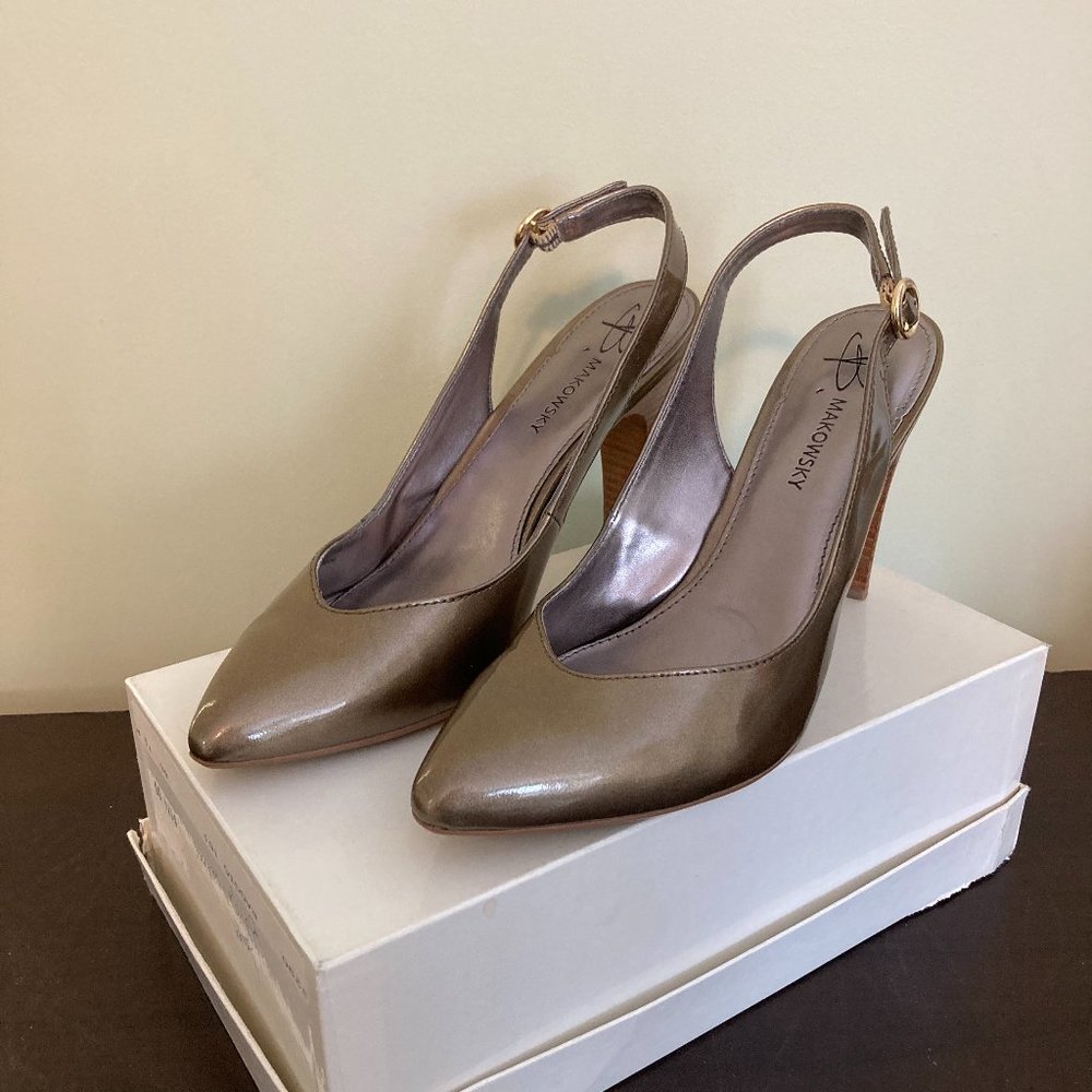 B. Makowsky Gold Sling-back Heels Size 8M
